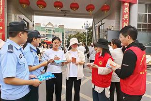 电讯报：切尔西可能在沙特寻找前锋，菲尔米诺、本泽马是潜在选择